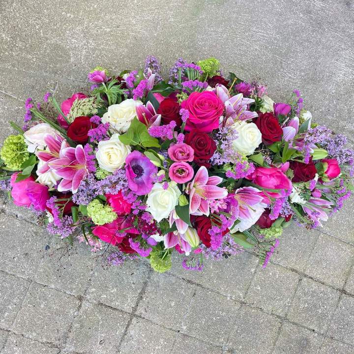 Fleurs de deuil élégantes pour rendre un hommage sincère